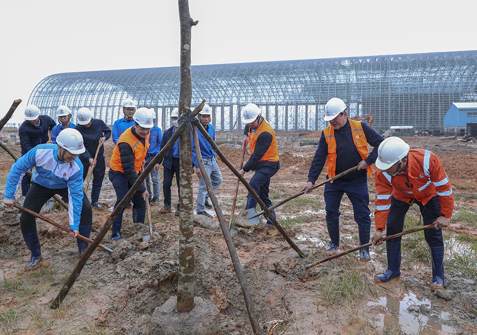 Phát động thi đua hoàn thành các mục tiêu tiến độ thi công các dự án tại Trung tâm Điện lực Quảng Trạch năm 2025 6