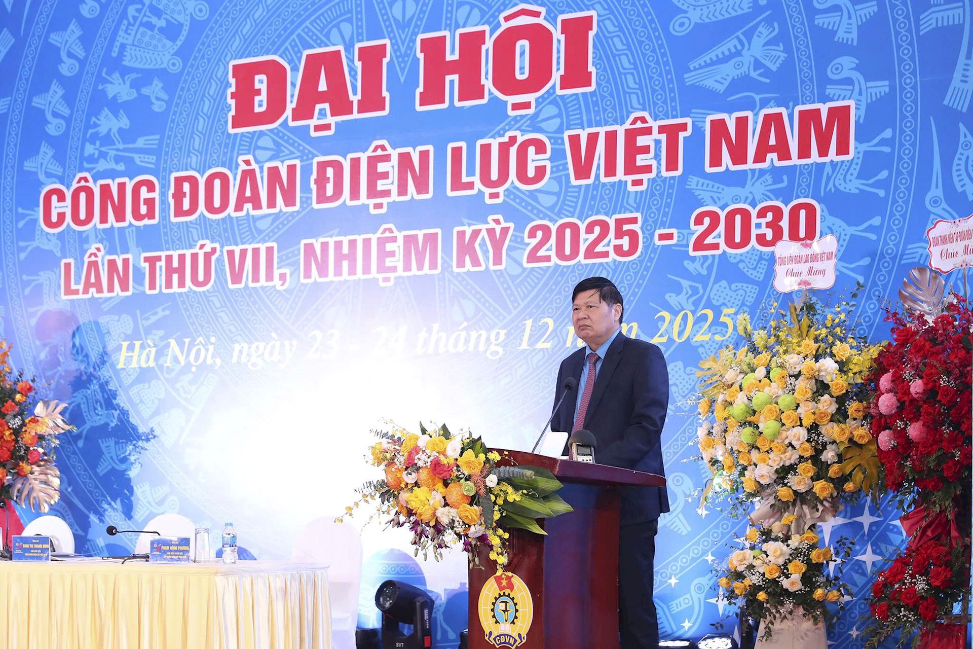 Phó Chủ tịch Tổng LĐLĐVN Phan Văn Anh: 5 nhiệm vụ trọng tâm Công đoàn Điện lực Việt Nam cần triển khai trong nhiệm kỳ mới