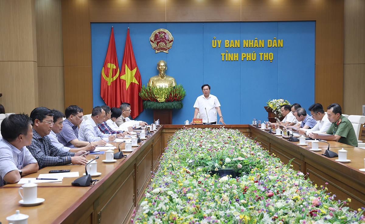 Phó Thọ: Tập trung tháo gỡ mặt bằng 3 dự án truyền tải điện được EVN và Tổng LĐLĐ Việt Nam phát động thi đua