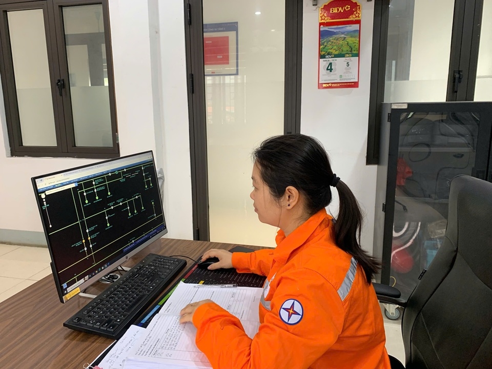 Phụ nữ ngành điện trong hành trình chuyển đổi số 1