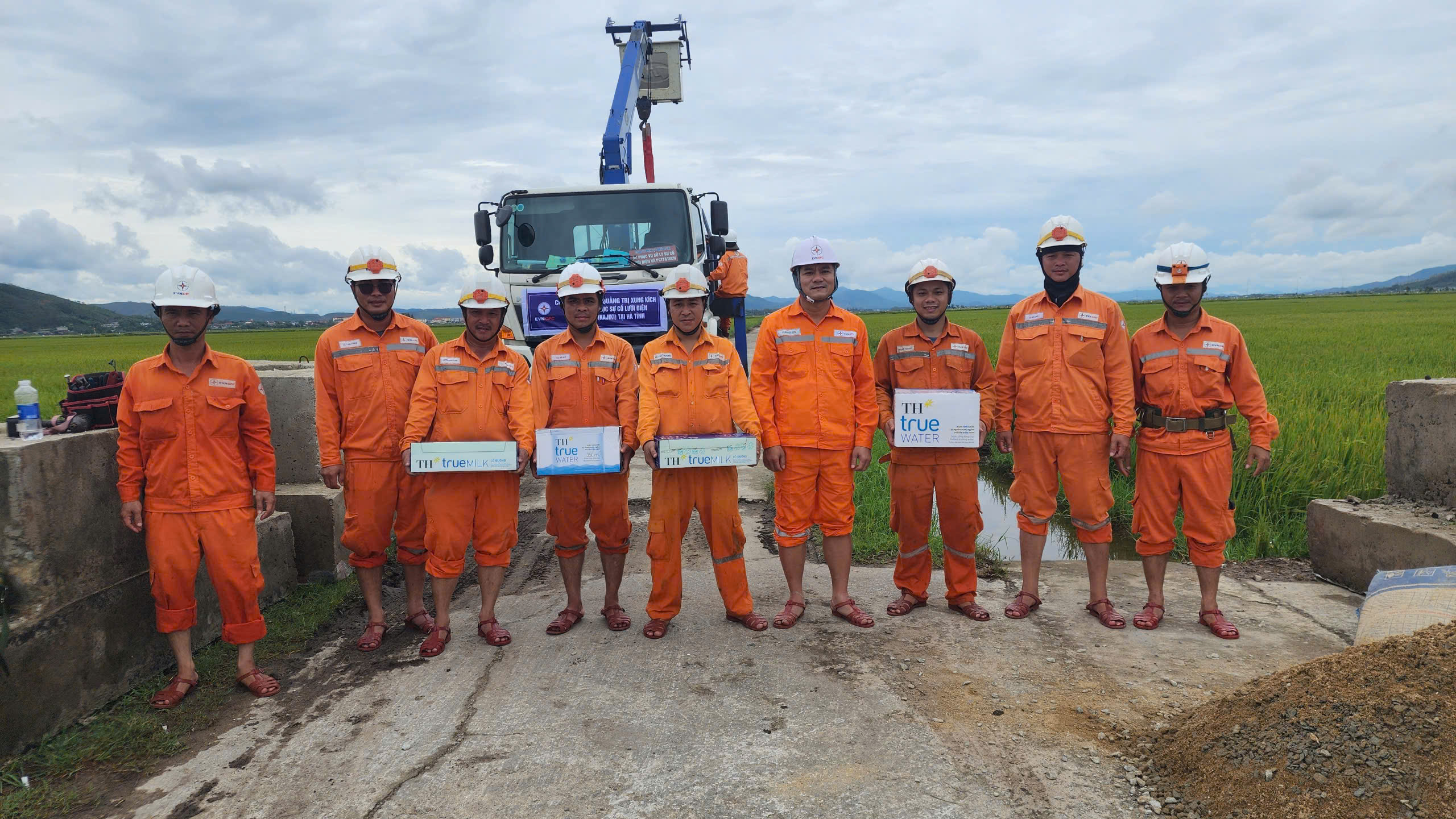 Sẽ khôi phục lưới điện tỉnh Hà Tĩnh trong ngày 28/8/2025 3