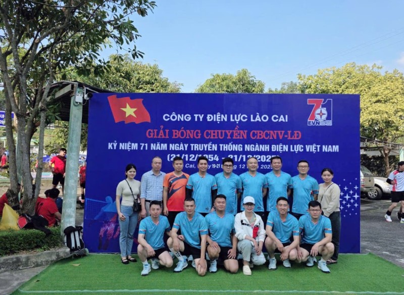 Sôi nổi các trận đấu Giải bóng chuyền nam CBCNV-LĐ Công ty Điện lực Lào Cai chào mừng 71 năm Ngày truyền thống ngành Điện