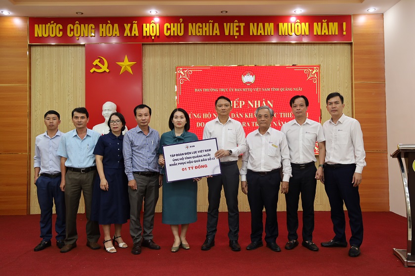 Tập đoàn Điện lực Việt Nam ủng hộ tỉnh Quảng Ngãi khắc phục hậu quả bão số 13 Kalmaegi