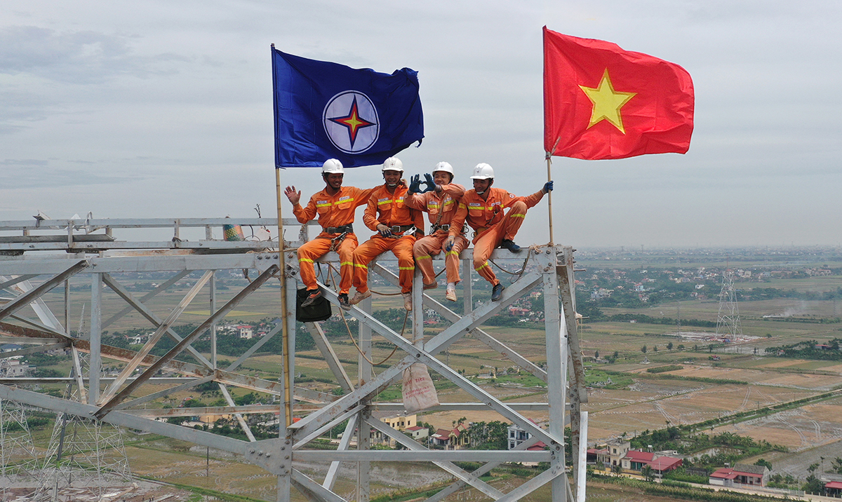 Tập đoàn Điện lực Việt Nam và Tổng công ty Truyền tải điện Quốc gia đón nhận Huân chương Lao động hạng Ba vì thành tích xuất sắc trong xây dựng Đường dây 500kV mạch 3 Quảng Trạch – Phố Nối 2