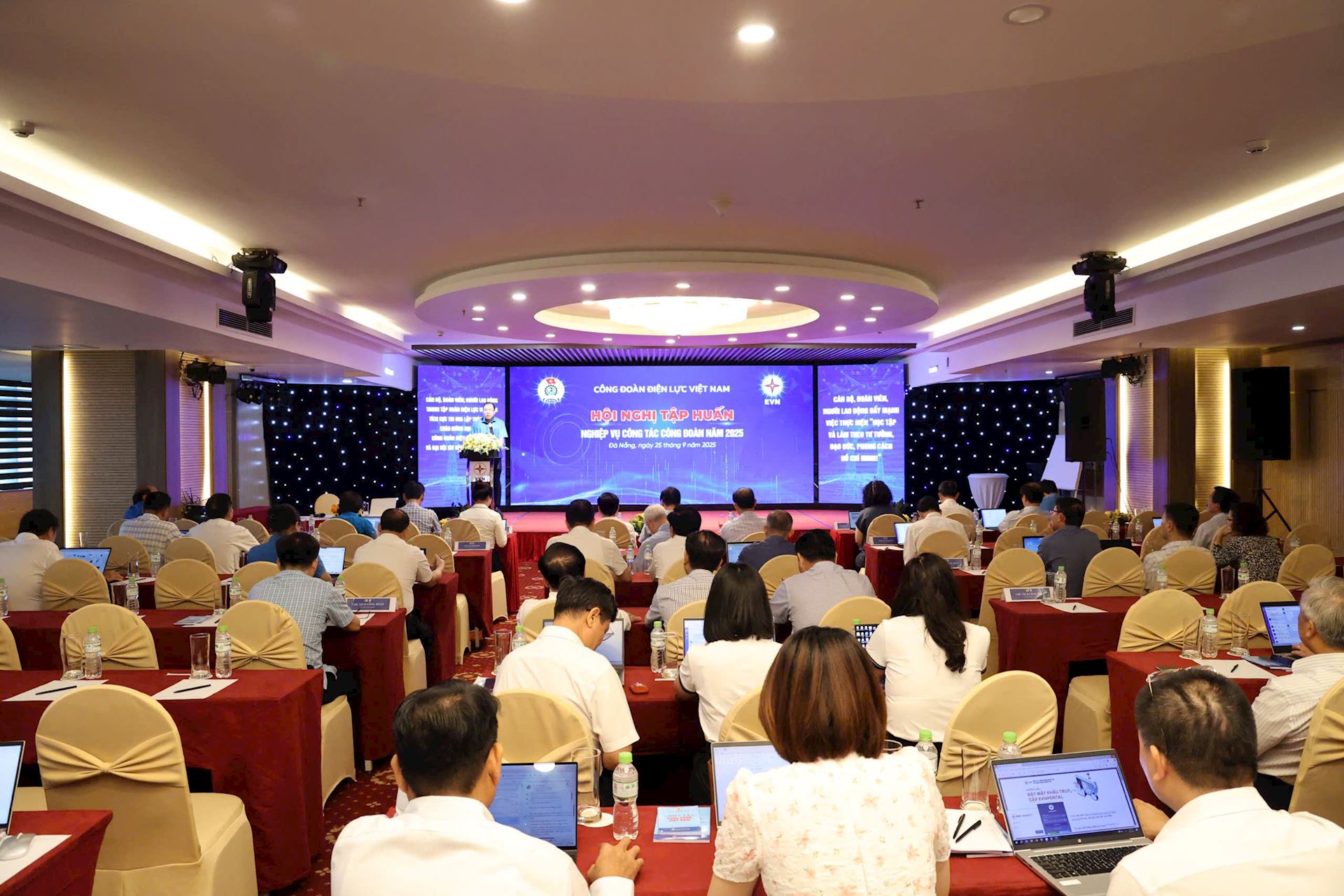 Tập huấn nghiệp vụ công đoàn: Chuẩn bị nhân lực vững vàng cho Đại hội Công đoàn các cấp nhiệm kỳ 2025-2030