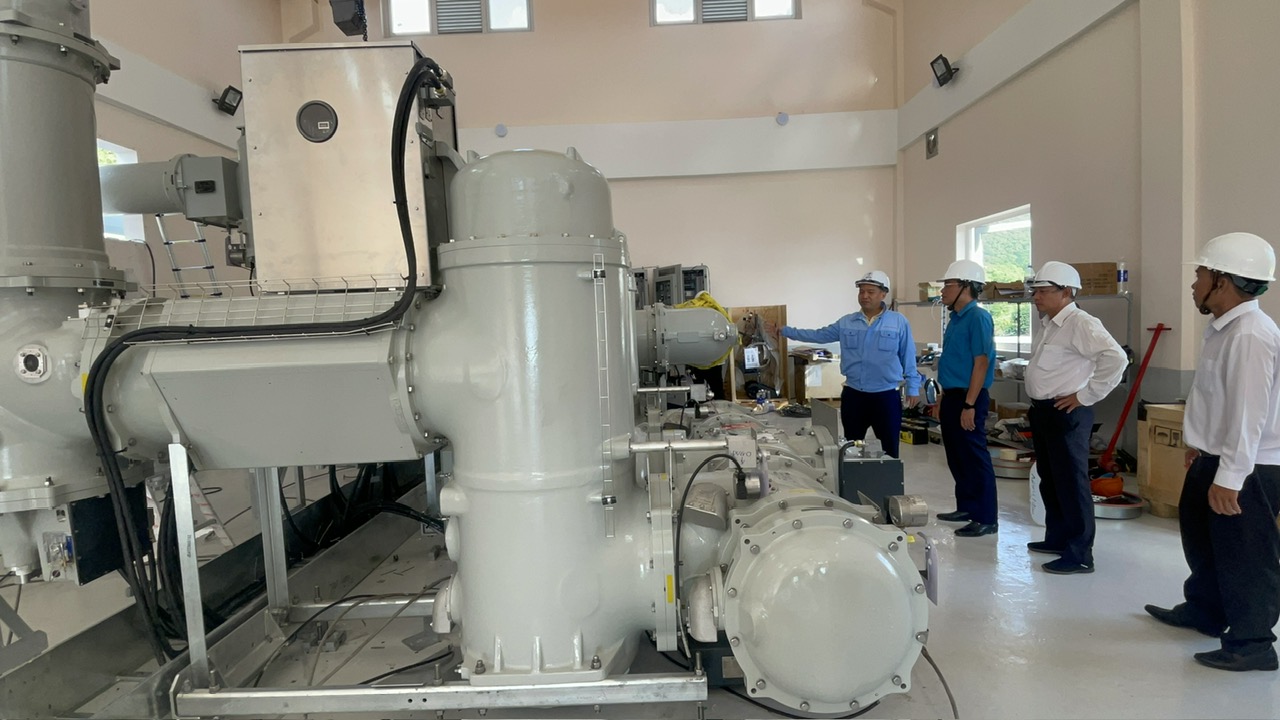 Thăm và động viên các đơn vị thi công dự án 110kV đưa điện lưới quốc gia tại vị trí tiếp bờ đặc khu Côn Đảo 1