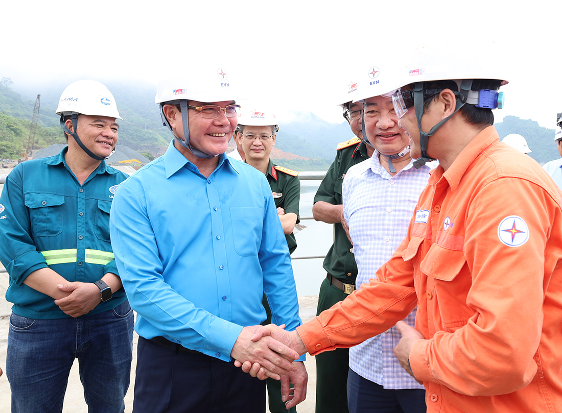 Thi đua lao động sáng tạo, đảm bảo an toàn trên công trường Thủy điện Hòa Bình mở rộng 4