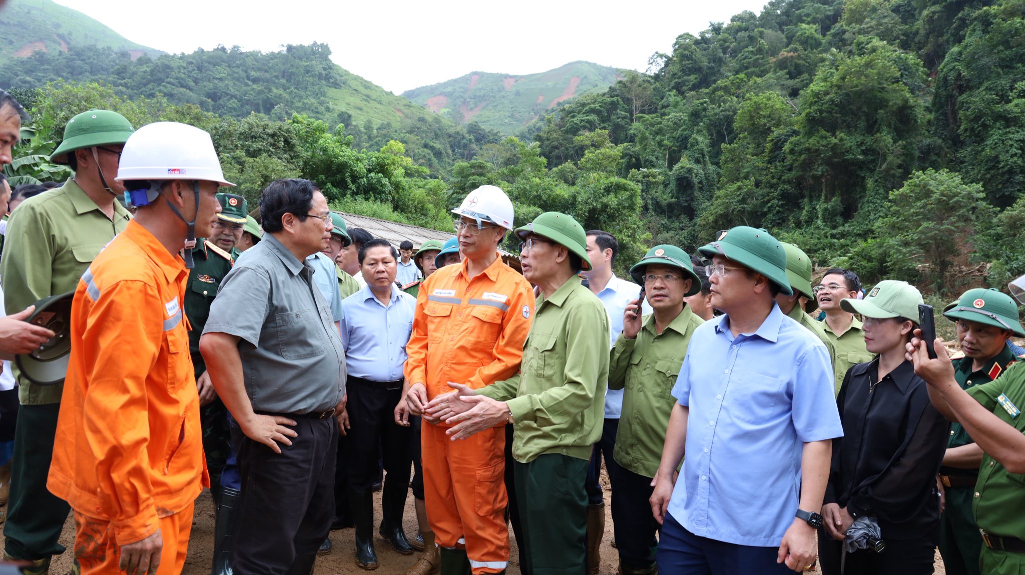 Thủ tướng Chính phủ ghi nhận nỗ lực của ngành Điện trong khắc phục sự cố tại vùng lũ Điện Biên