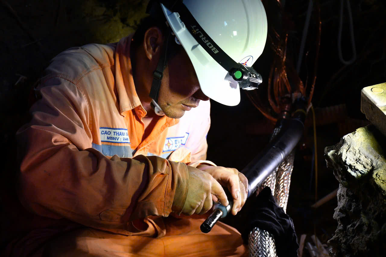 TỔNG CÔNG TY ĐIỆN LỰC MIỀN NAM PHÁT ĐỘNG PHONG TRÀO THI ĐUA “NÂNG CAO NĂNG SUẤT, CHẤT LƯỢNG VÀ HIỆU QUẢ”. 2