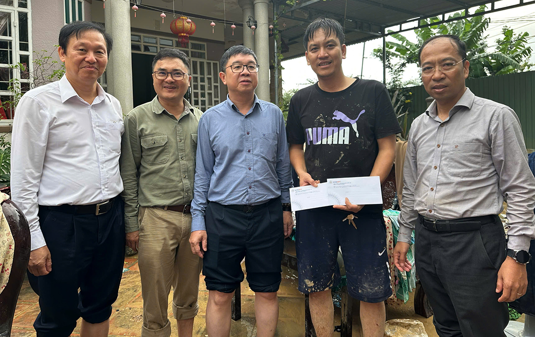Tổng giám đốc và Chủ tịch Công đoàn EVNNPT thăm hỏi, động viên các đơn vị bị ảnh hưởng thiên tai tại tỉnh Khánh Hòa