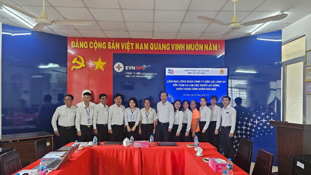 TRAO TẶNG “NHÀ ĐỒNG NGHIỆP” CHO CÔNG ĐOÀN VIÊN CÓ HOÀN CẢNH KHÓ KHĂN TẠI LONG AN 1