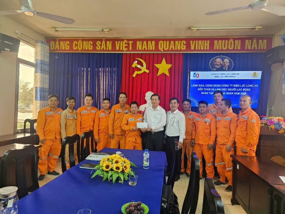 TRAO TẶNG “NHÀ ĐỒNG NGHIỆP” CHO CÔNG ĐOÀN VIÊN CÓ HOÀN CẢNH KHÓ KHĂN TẠI LONG AN 2
