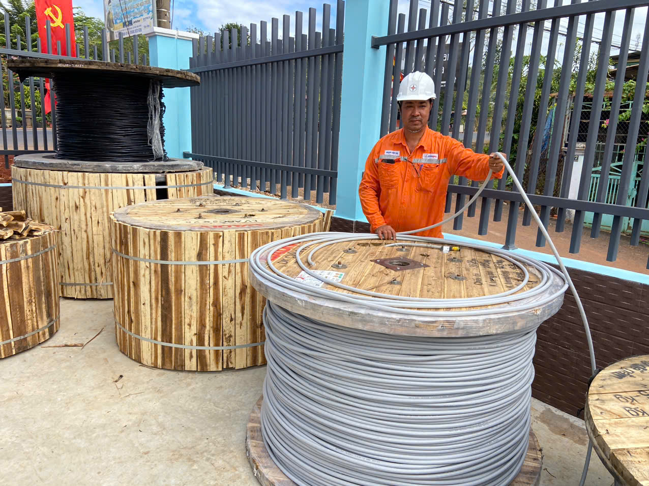 TỪ ĐAM MÊ SÁNG TẠO ĐẾN TẤM GƯƠNG TIÊU BIỂU NGÀNH ĐIỆN NĂM 2025 CỦA “DU VOI”