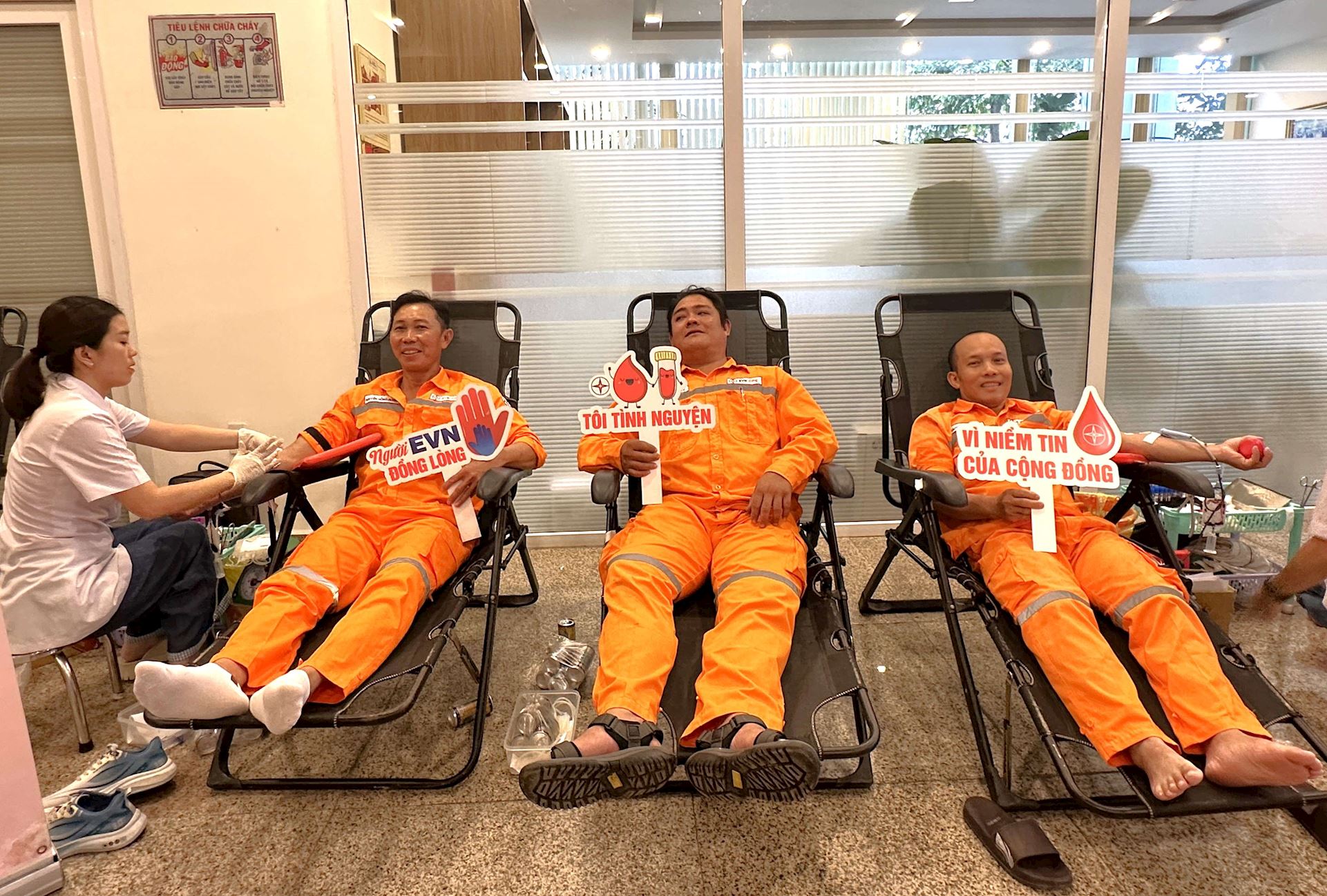 Tuần lễ hồng EVN – Khi những giọt máu hồng tiếp tục thắp sáng nghĩa tình người thợ điện Khánh Hòa 1