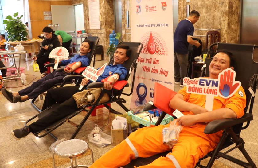 Tuần lễ hồng EVN – Khi những giọt máu hồng tiếp tục thắp sáng nghĩa tình người thợ điện Khánh Hòa