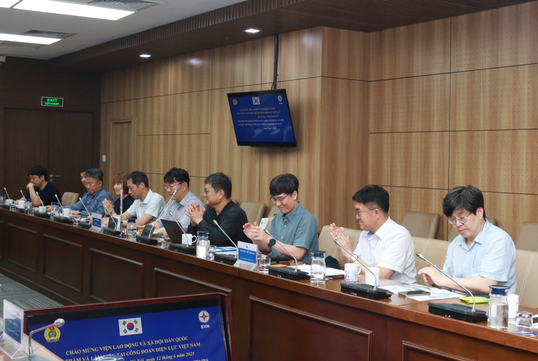 Viện Lao động và Xã hội Hàn Quốc thăm, làm việc với Công đoàn Điện lực Việt Nam 1