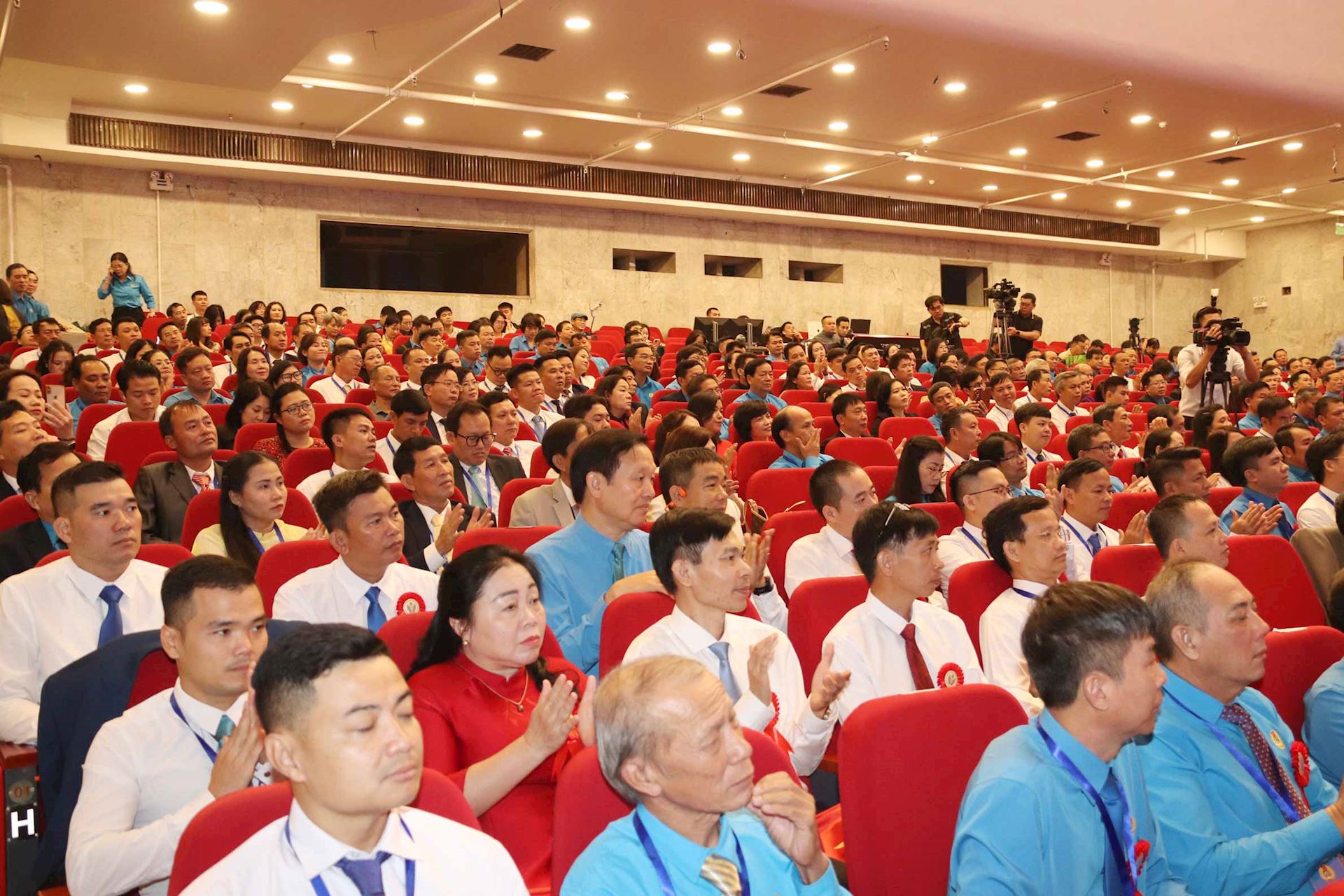Vinh danh 01 tập thể, 03 cá nhân EVN tại Đại hội Thi đua yêu nước CNVCLĐ toàn quốc lần thứ XI 3