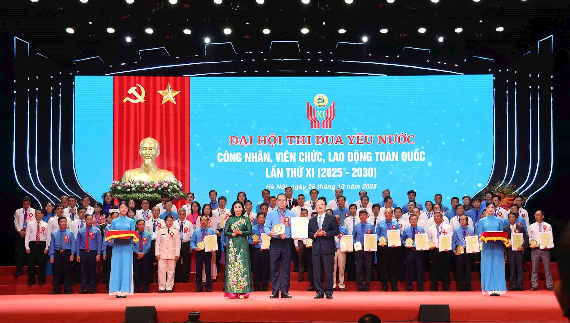 Vinh danh 01 tập thể, 03 cá nhân EVN tại Đại hội Thi đua yêu nước CNVCLĐ toàn quốc lần thứ XI 6