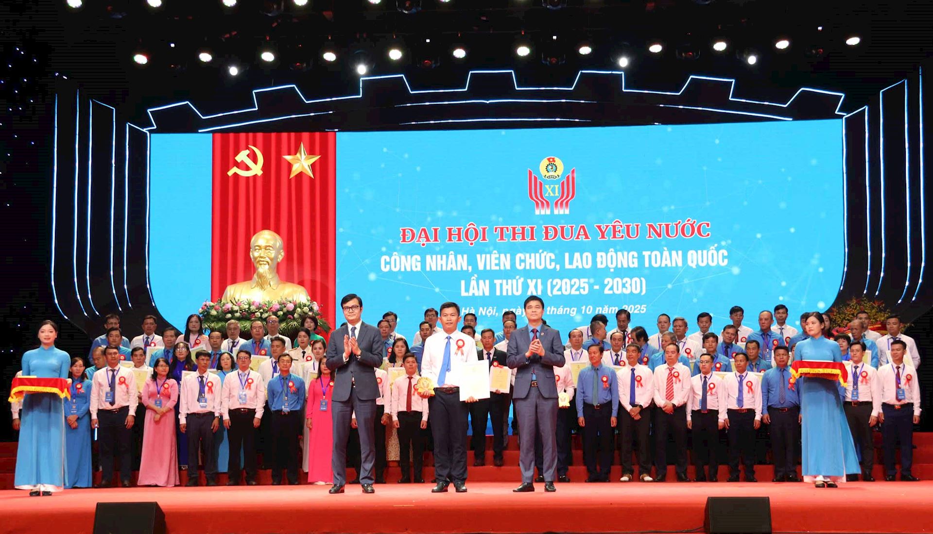 Vinh danh 01 tập thể, 03 cá nhân EVN tại Đại hội Thi đua yêu nước CNVCLĐ toàn quốc lần thứ XI 7