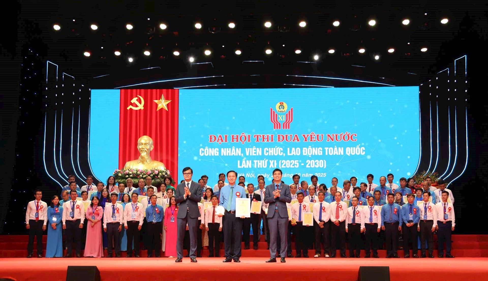 Vinh danh 01 tập thể, 03 cá nhân EVN tại Đại hội Thi đua yêu nước CNVCLĐ toàn quốc lần thứ XI 8