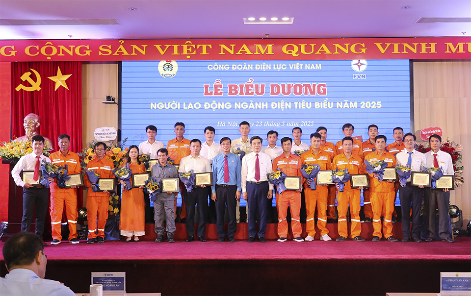 Vinh danh 117 cá nhân xuất sắc trong phong trào thi đua “Lao động giỏi, lao động sáng tạo” của EVN 2