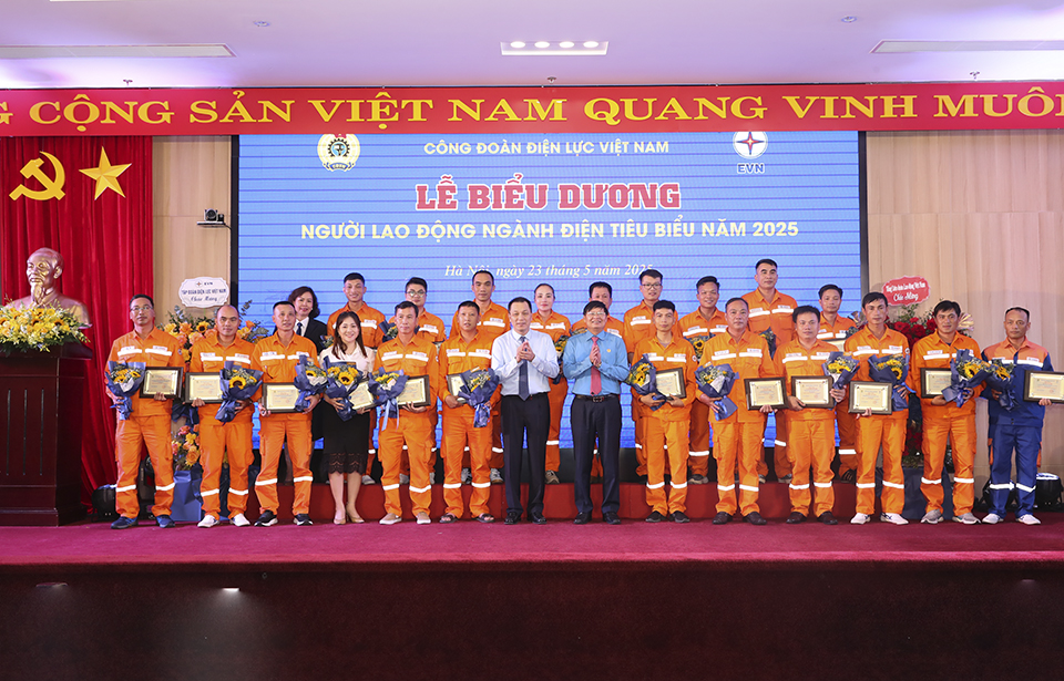 Vinh danh 117 cá nhân xuất sắc trong phong trào thi đua “Lao động giỏi, lao động sáng tạo” của EVN