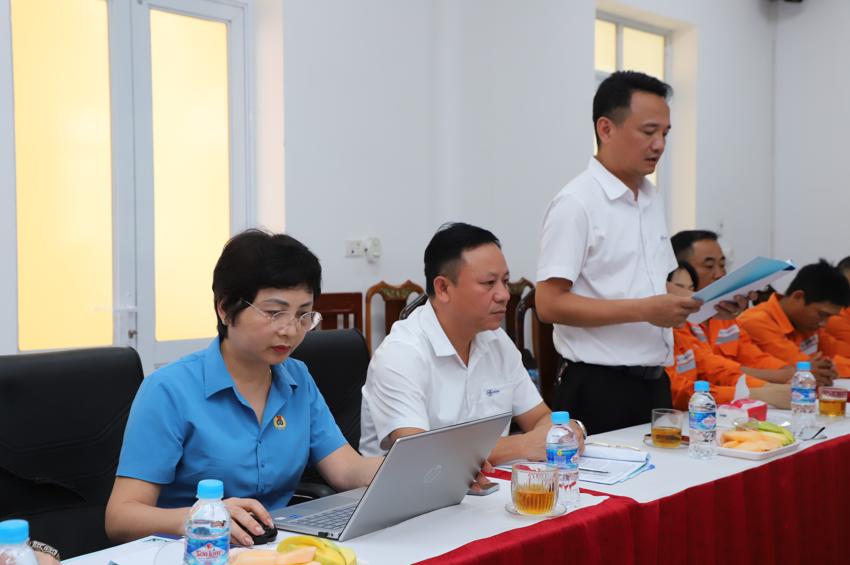Ấm lòng dòng điện mùa hạ: Công đoàn Điện lực Việt Nam thăm, động viên người lao động Điện lực Hương Sơn 5