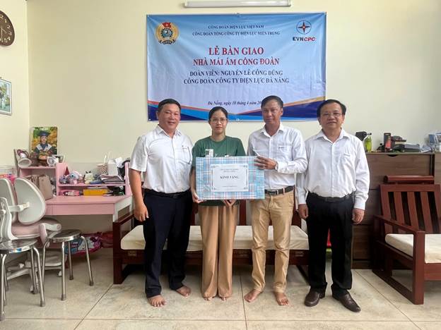 Bàn giao “Mái ấm Công đoàn” cho đoàn viên Công đoàn PC Đà Nẵng