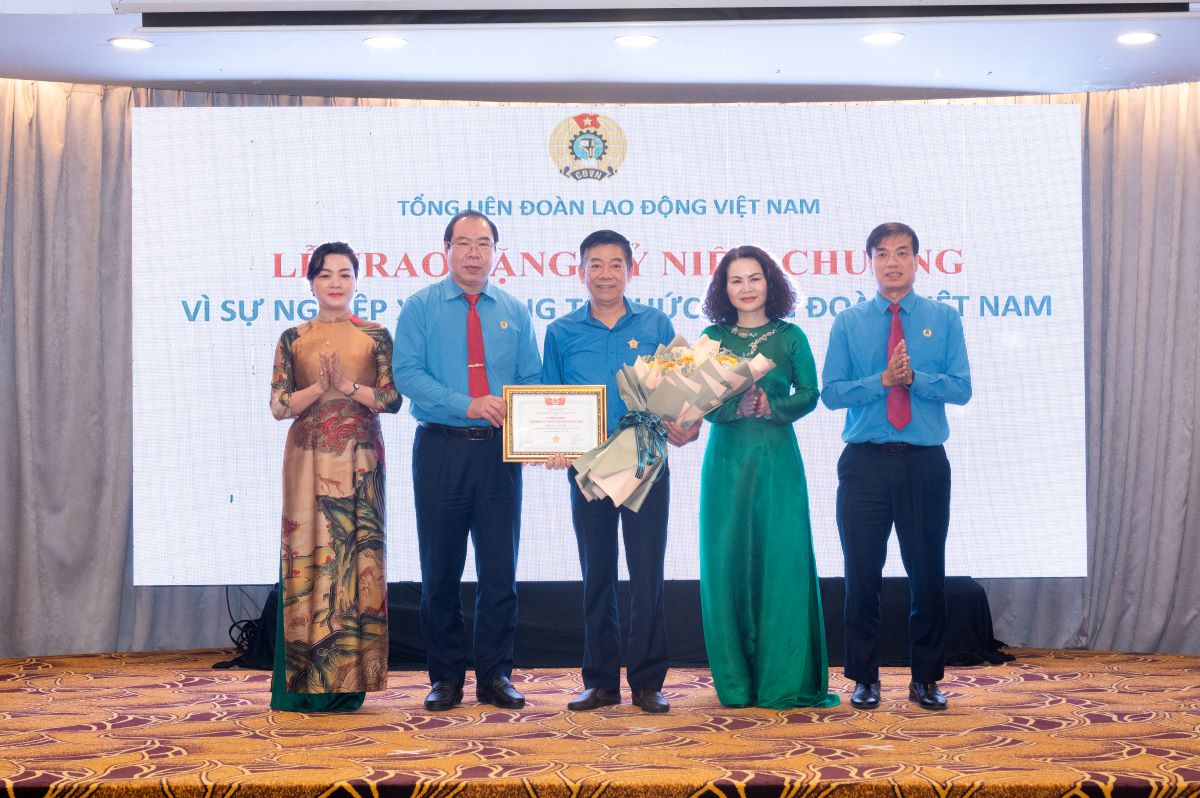 Biểu dương 76 An toàn vệ sinh viên giỏi tiêu biểu, phát động Tháng Công nhân và Tháng hành động về ATVSLĐ năm 2026 5