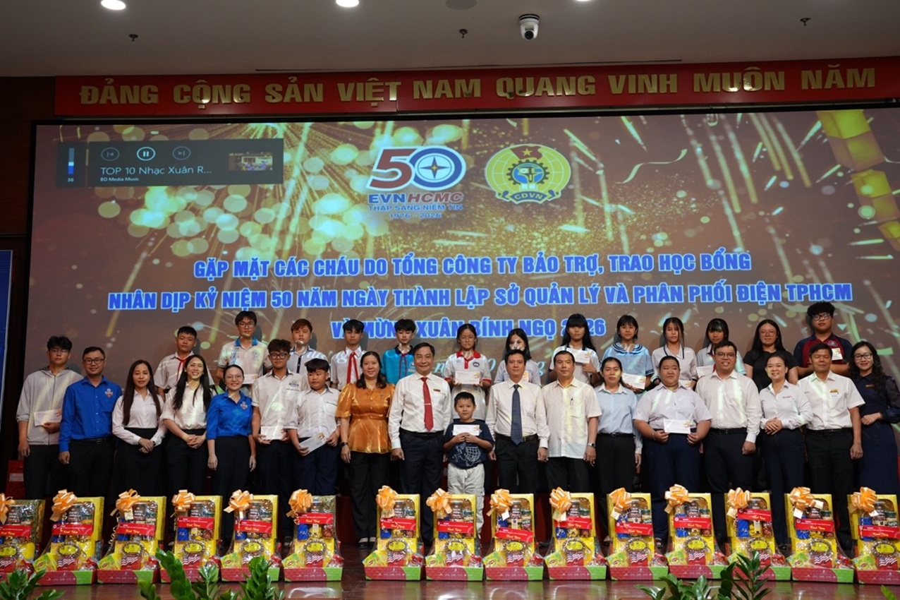 Buổi gặp mặt ấm áp đầu Xuân của EVNHCMC với các em học sinh có hoàn cảnh khó khăn 3