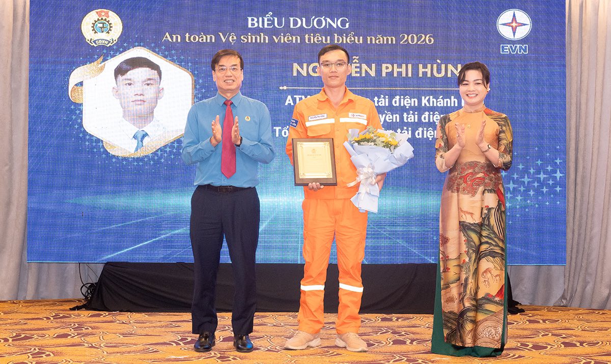 Câu chuyện của một người “lính truyền tải” giữ dòng điện giữa nắng gió 7