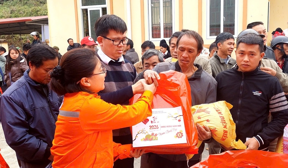 Chợ nhân đạo “0 đồng” – Công ty Điện lực Lào Cai chung tay mang Tết ấm đến đồng bào biên giới Pha Long 3