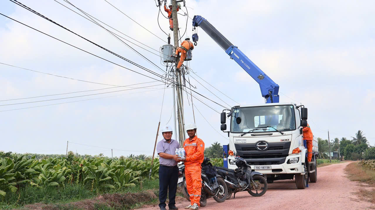 CHỦ ĐỘNG ĐẢM BẢO CẤP ĐIỆN - CHĂM LO CHO NGƯỜI LAO ĐỘNG  1