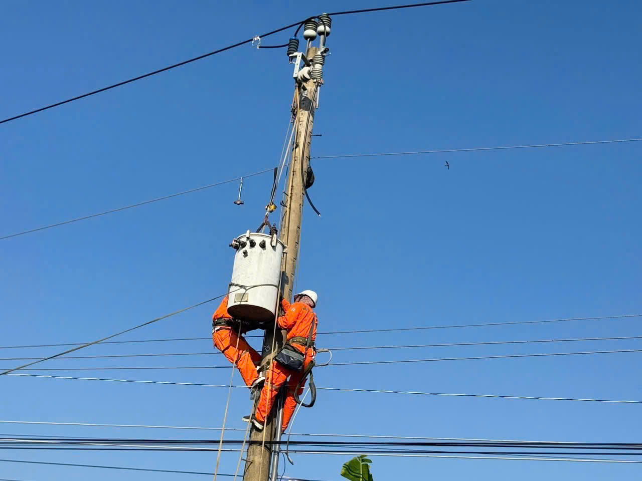 CHỦ ĐỘNG ĐẢM BẢO CẤP ĐIỆN - CHĂM LO CHO NGƯỜI LAO ĐỘNG  4