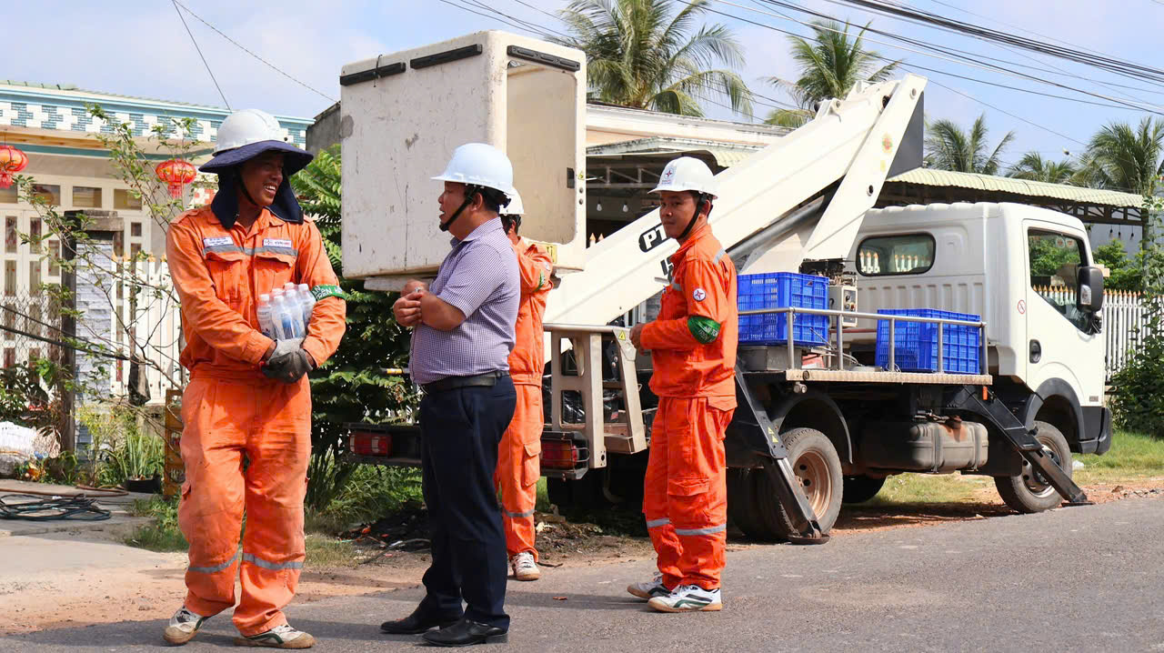 CHỦ ĐỘNG ĐẢM BẢO CẤP ĐIỆN - CHĂM LO CHO NGƯỜI LAO ĐỘNG 