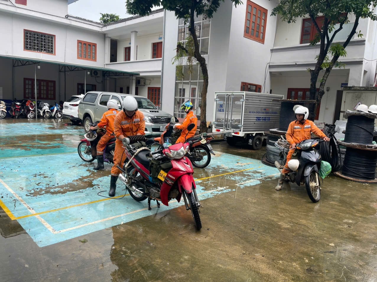 Chủ động ứng phó mưa lũ, Công ty Điện lực Sơn La nhanh chóng khôi phục cấp điện