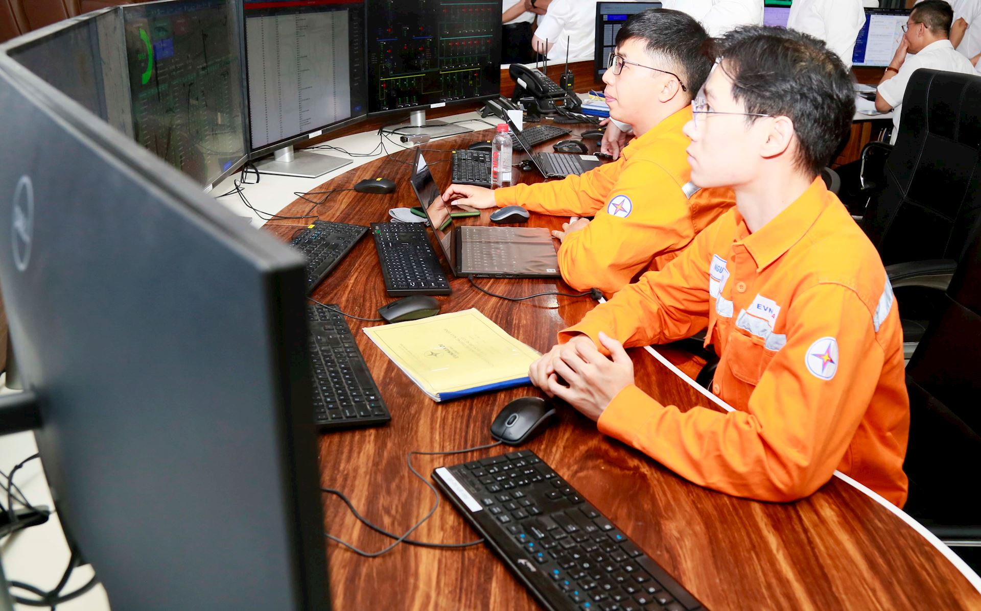 Chủ tịch Công đoàn Điện lực Việt Nam kiểm tra, động viên người lao động đảm bảo điện mùa nắng nóng 2