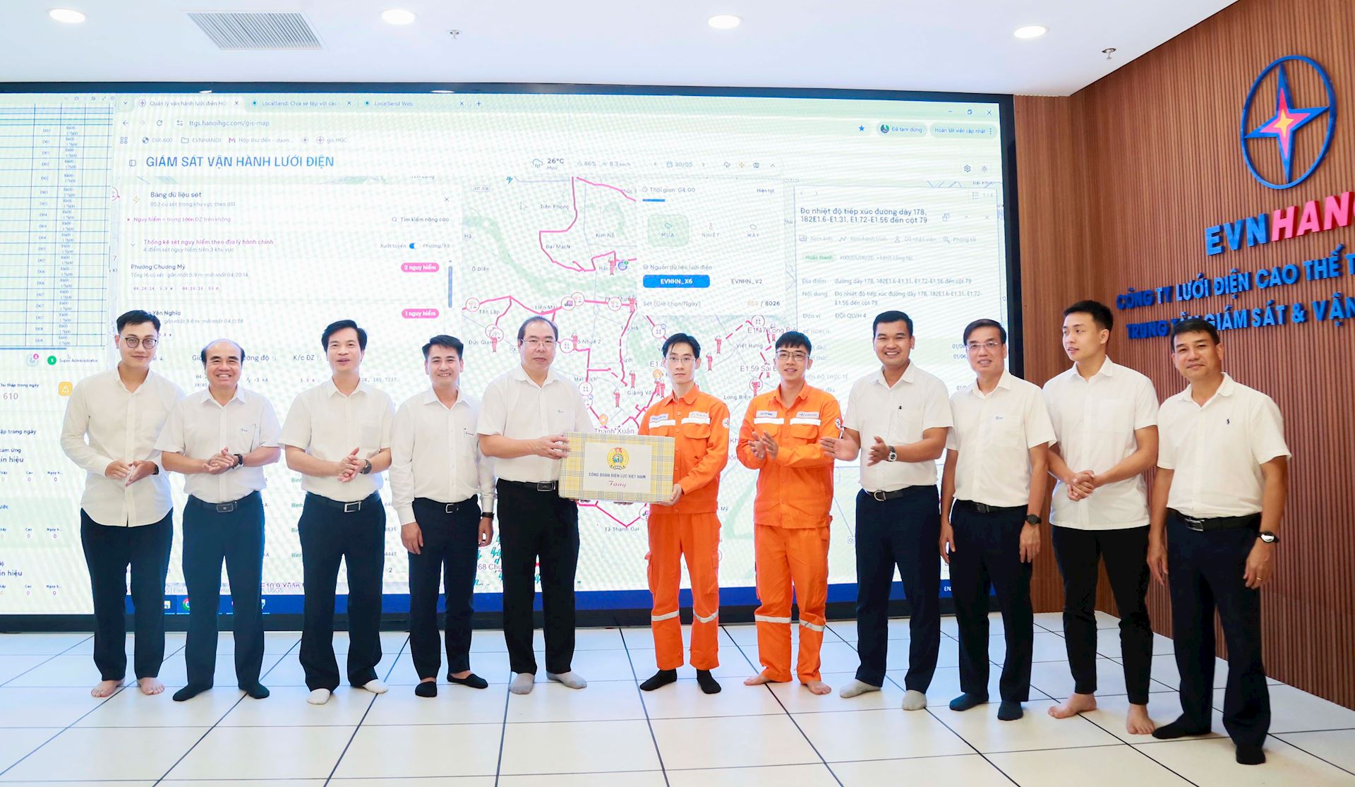 Chủ tịch Công đoàn Điện lực Việt Nam kiểm tra, động viên người lao động đảm bảo điện mùa nắng nóng 4