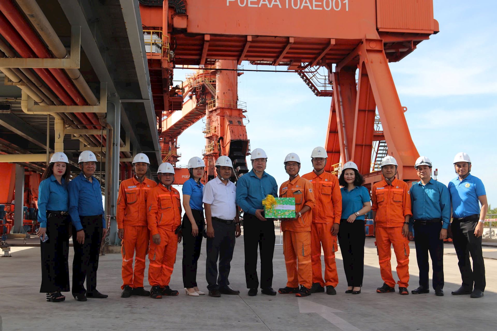 Chủ tịch Công đoàn Điện lực Việt Nam thăm, động viên người lao động Nhà máy Nhiệt điện Vĩnh Tân 4 trước cao điểm mùa khô 1