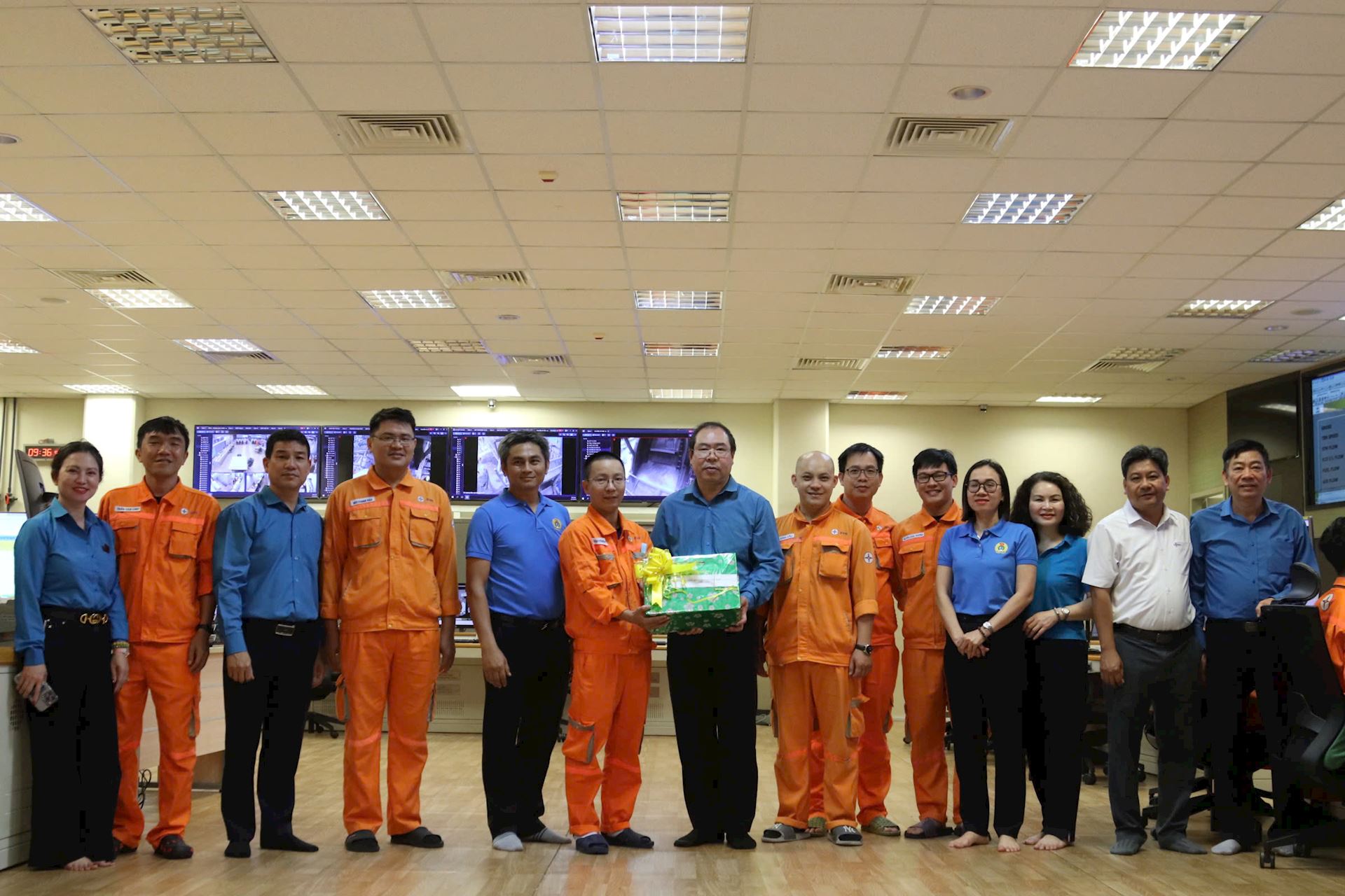 Chủ tịch Công đoàn Điện lực Việt Nam thăm, động viên người lao động Nhà máy Nhiệt điện Vĩnh Tân 4 trước cao điểm mùa khô