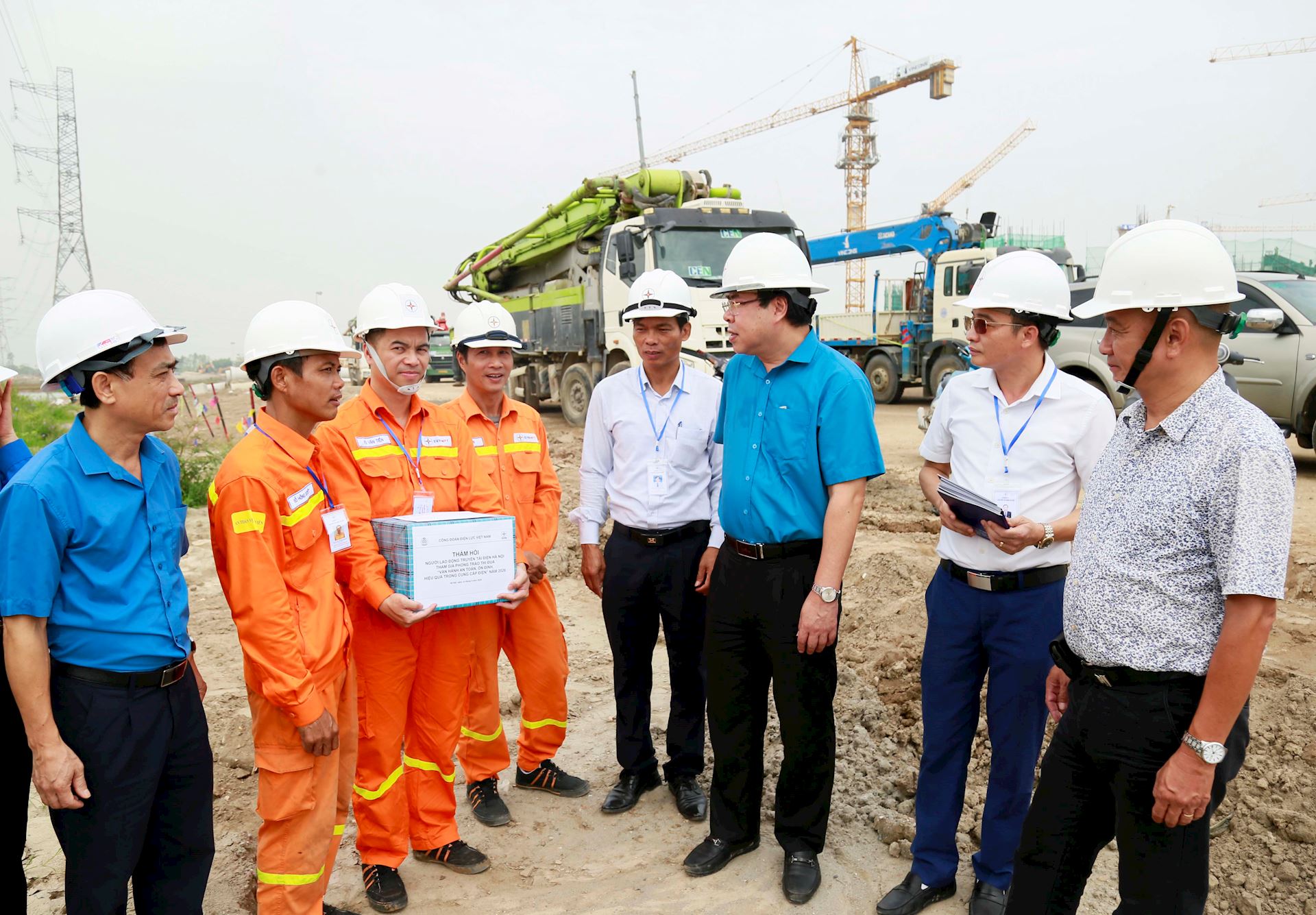 Chủ tịch Công đoàn Điện lực Việt Nam thăm, động viên người lao động Truyền tải điện 1 mùa nắng nóng 2