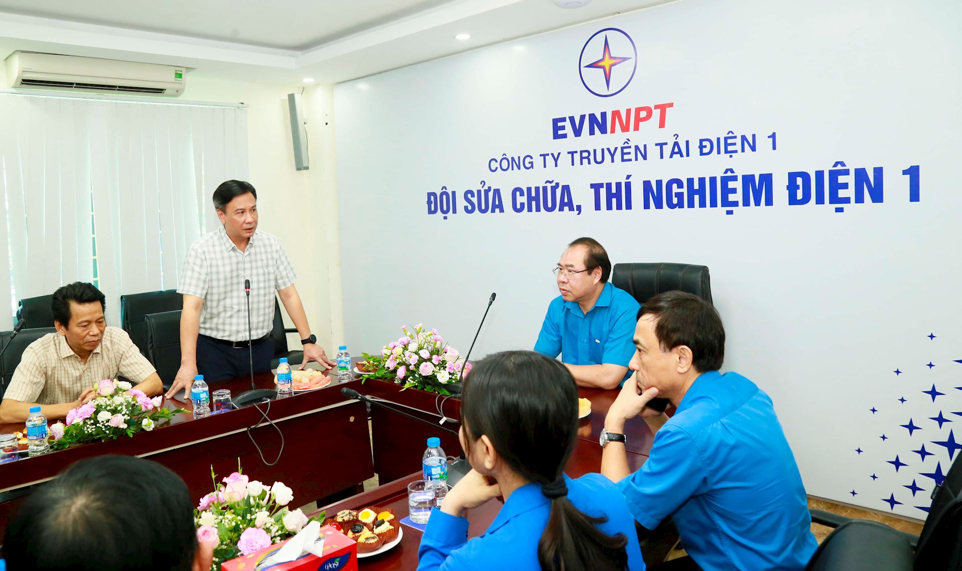 Chủ tịch Công đoàn Điện lực Việt Nam thăm, động viên người lao động Truyền tải điện 1 mùa nắng nóng 4