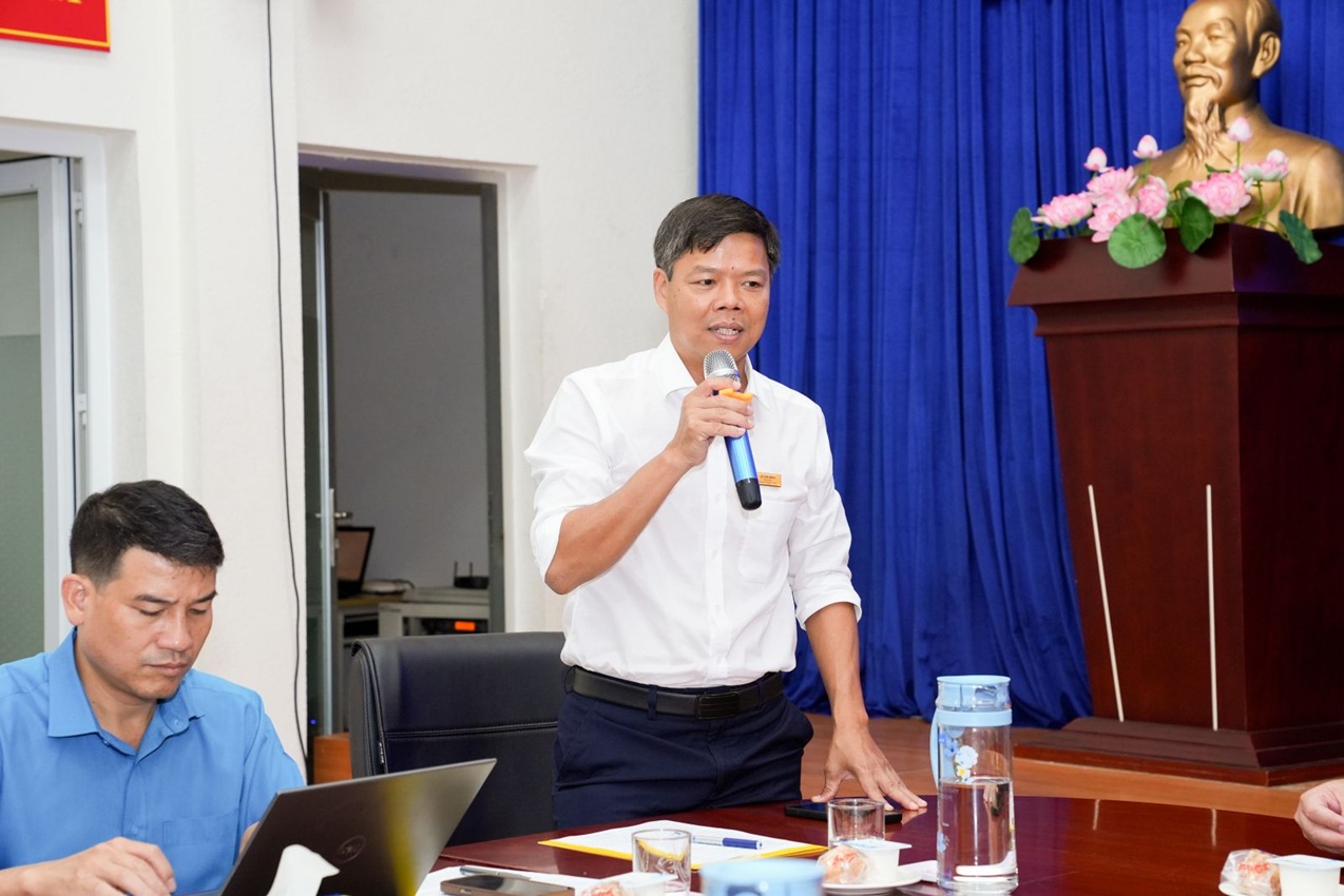 Chủ tịch Công đoàn Điện lực Việt Nam thăm và tặng quà tri ân thợ điện mùa nắng nóng 1
