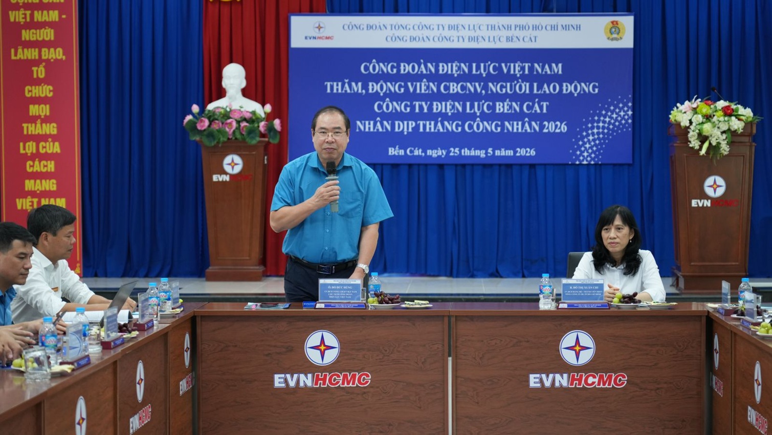 Chủ tịch Công đoàn Điện lực Việt Nam thăm và tặng quà tri ân thợ điện mùa nắng nóng