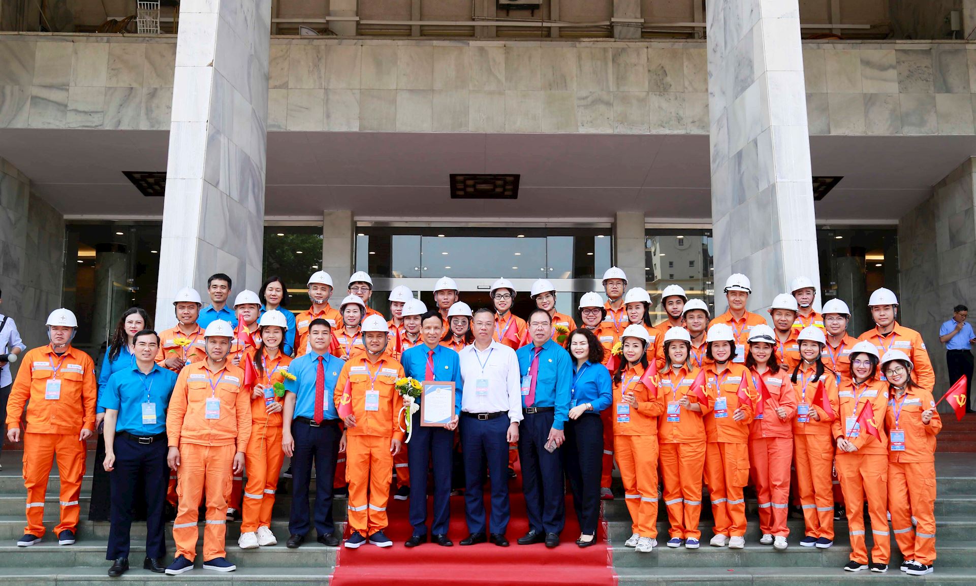 Chủ tịch Công đoàn EVNGENCO1 Trần Doãn Thành được tuyên dương tiêu biểu toàn quốc 3