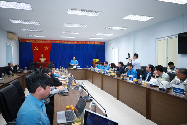 Chủ tịch Tổng LĐLĐ Việt Nam thăm, động viên người lao động tại Trung tâm Điện lực Quảng Trạch 1