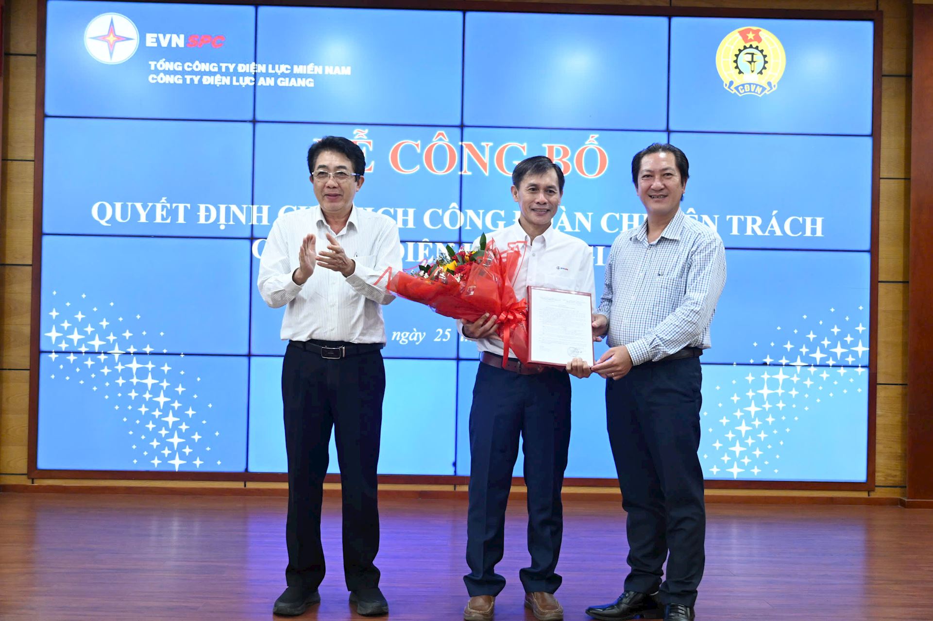 Công bố Quyết định Chủ tịch Công đoàn chuyên trách Công đoàn cơ sở Công ty Điện lực An Giang 1