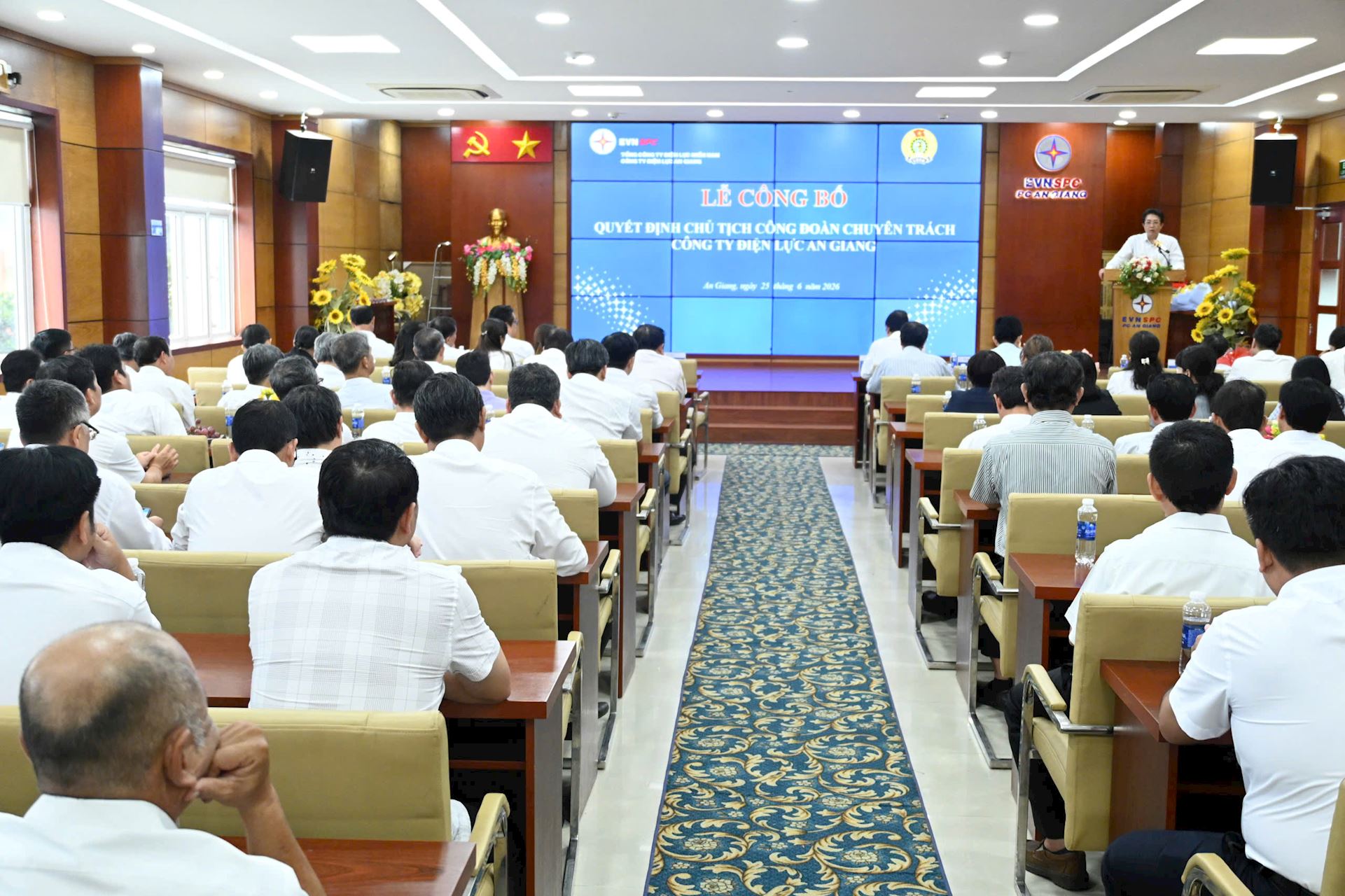Công bố Quyết định Chủ tịch Công đoàn chuyên trách Công đoàn cơ sở Công ty Điện lực An Giang