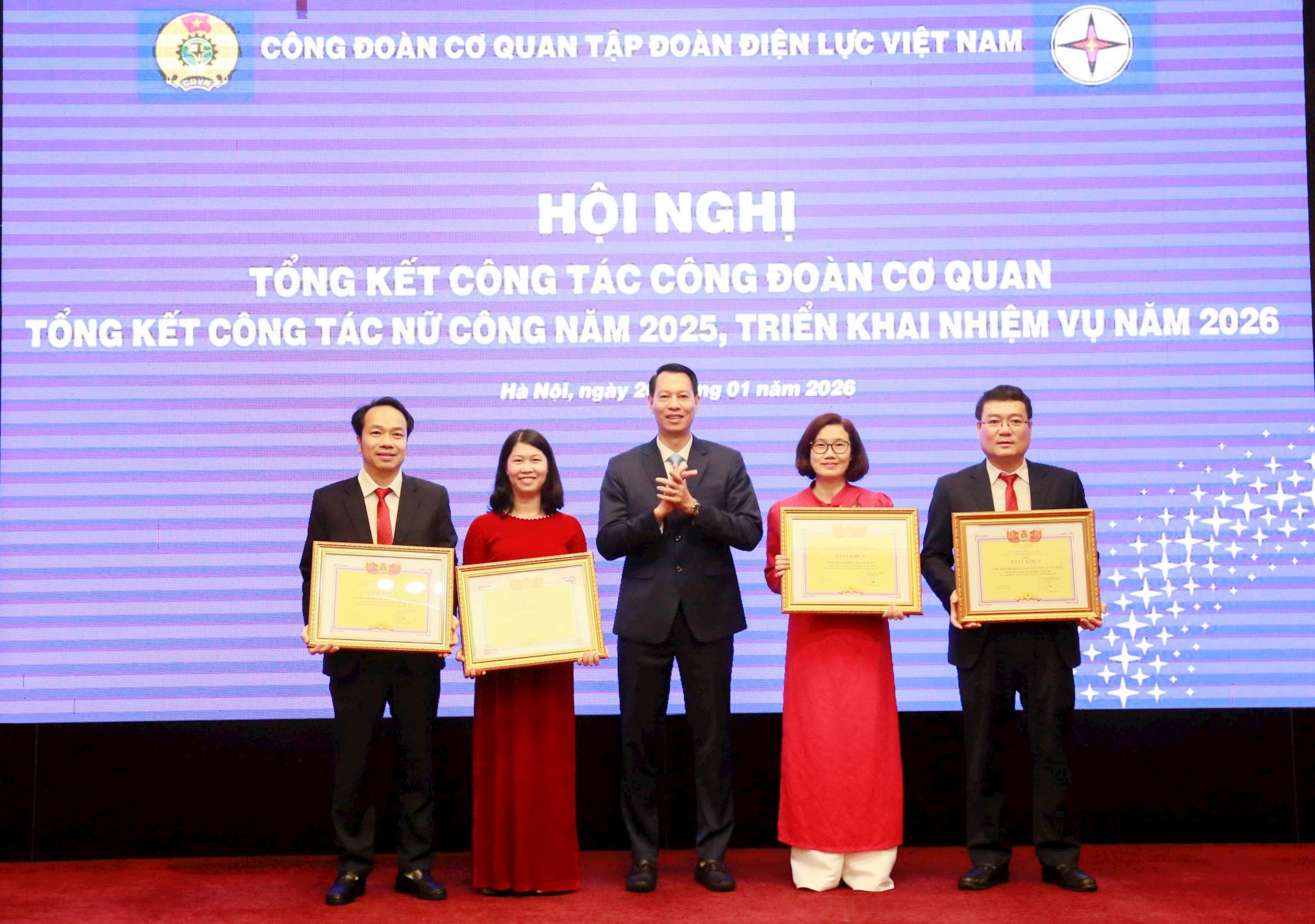 Công đoàn Cơ quan EVN được đề nghị tặng Cờ thi đua toàn diện của Tổng Liên đoàn Lao động Việt Nam năm 2025 3