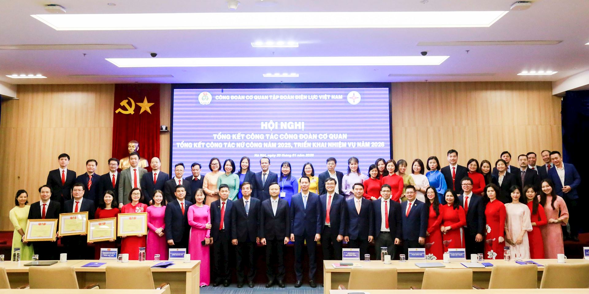 Công đoàn Cơ quan EVN được đề nghị tặng Cờ thi đua toàn diện của Tổng Liên đoàn Lao động Việt Nam năm 2025 5